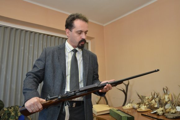 Varga Ferenc őrnagy: vizsgálják, honnan szerezhették a puskát