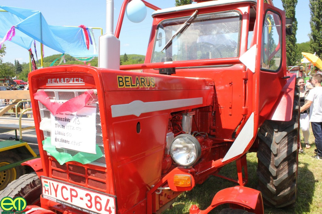 A felújított MTZ traktor egyedi díszítést is kapott az Öreg Traktorok találkozója alkalmából