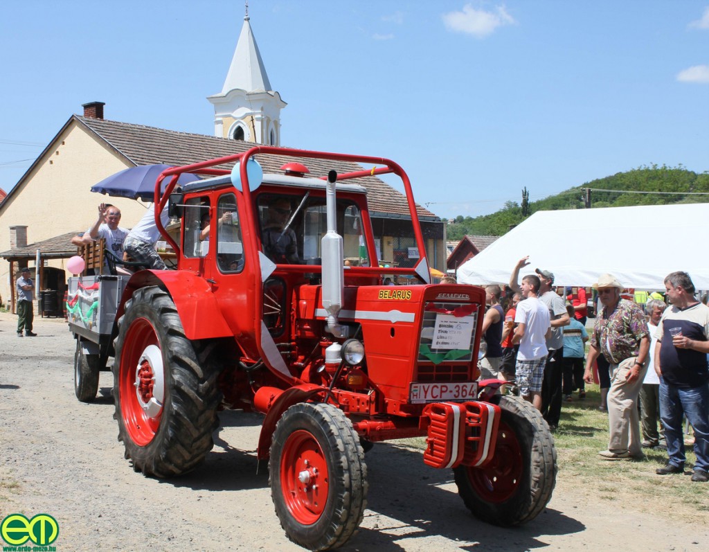 Az MTZ-50 traktor a csáfordi felvonuláson