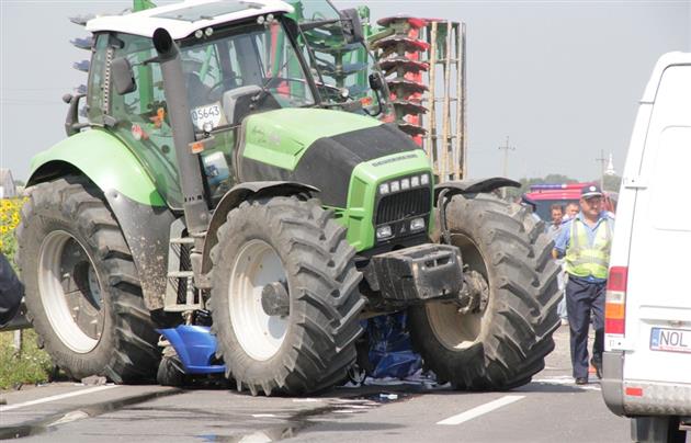Halálos traktorbaleset Kárpátalján - Deutz-Fahr alá szorult az autó (KÉPEK)
