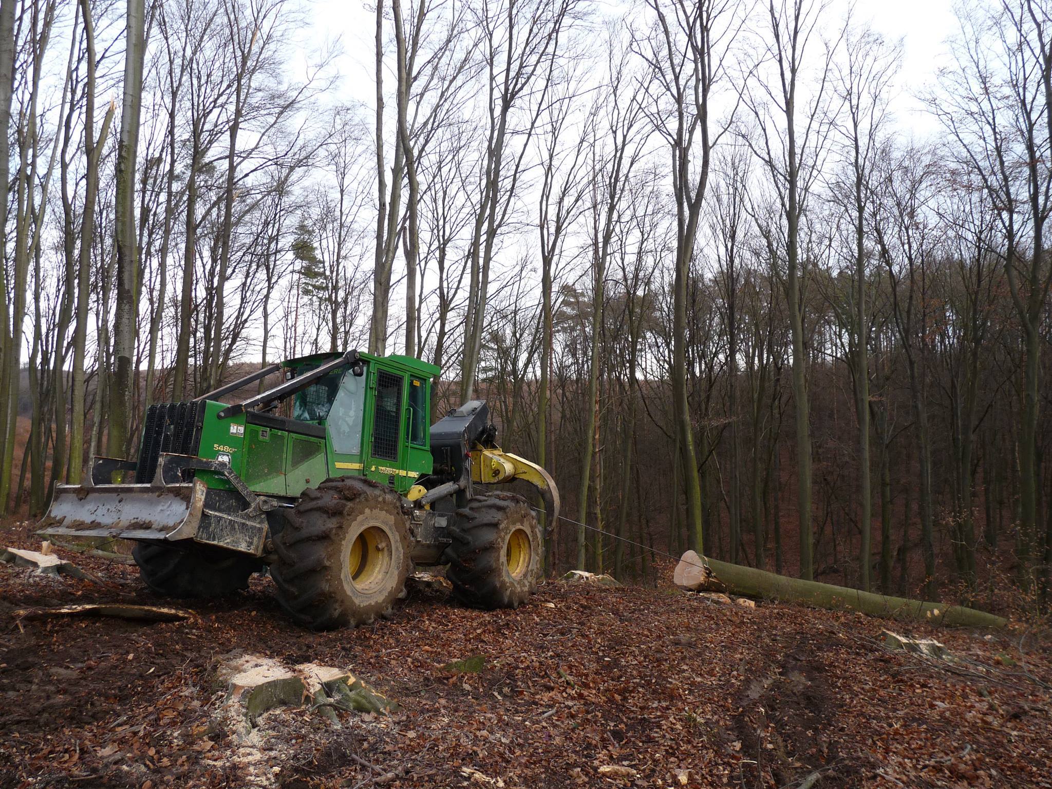 Eladó használt erdészeti gép - John Deere vonszoló