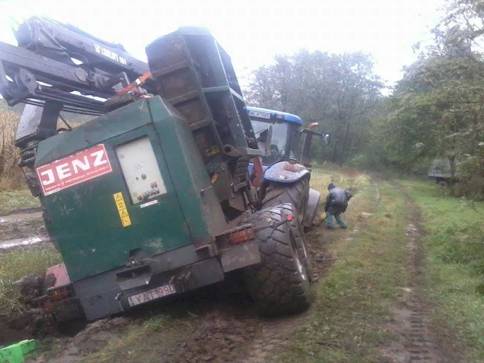 Holló Manuel egy New Hollant traktor és egy JENZ aprítógép társaságában ragadt be. 2. rész...
