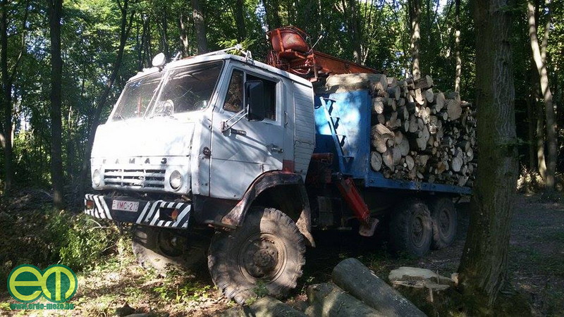Drótos Norbert - rönkszállítás az erdőben Kamaz teherautóval