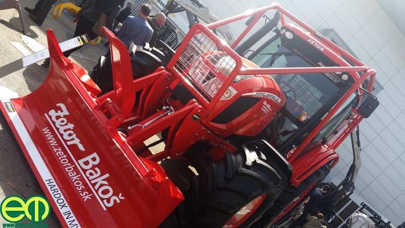 Szintén a legnépszerűbb erdészeti traktorok egyike volt az átalakított Zetor