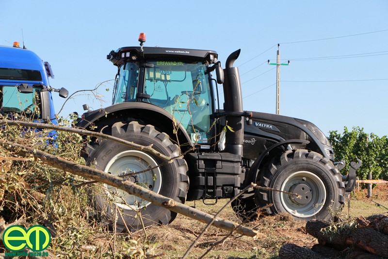 Az Erfavad Kft. erőgépnek egy Valtra traktort választott