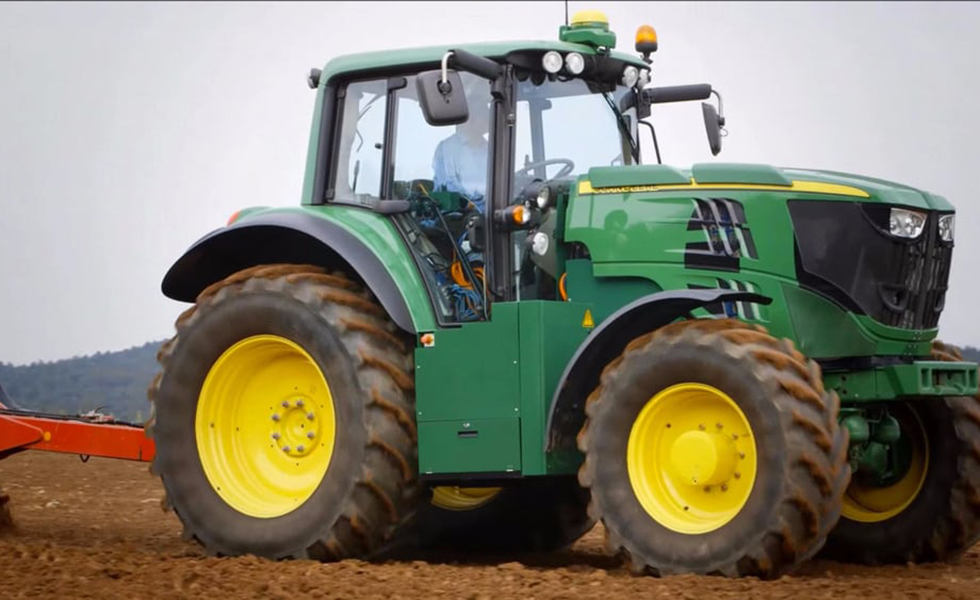 A SIMA kiállításon mutatkozik be a John Deere elektromos traktor