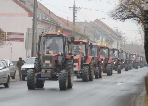 Traktoros tüntetés Kiskunmajsán: A gazdák a vadászok és az erdészek segítségével meg tudják magukat védeni
