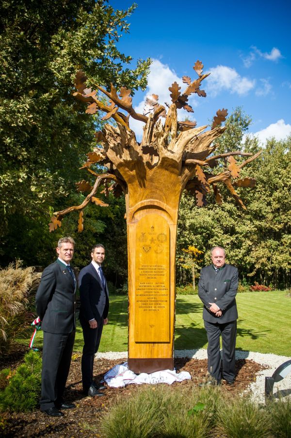 Emlékoszlopot avattak Kaán Károly tiszteletére Debrecenben