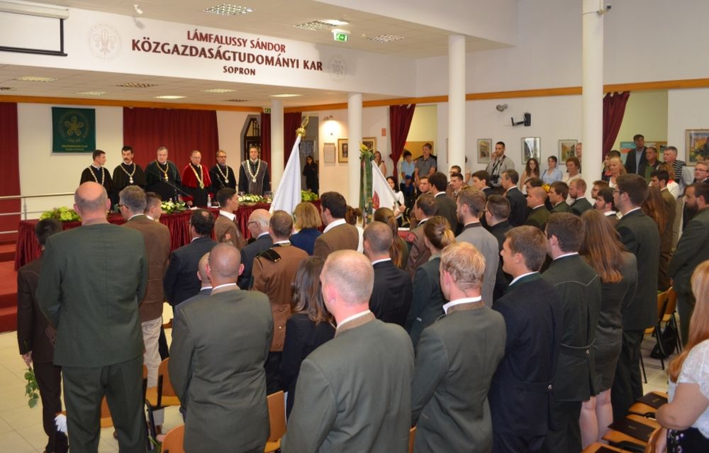 Diplomát szerző hallgatókat díjaztak a Soproni Egyetemen