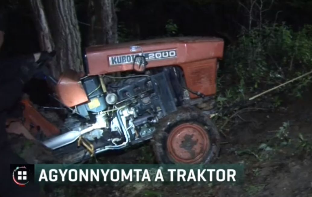 Elhunyt egy férfi, akire fakitermelés közben borult rá traktor