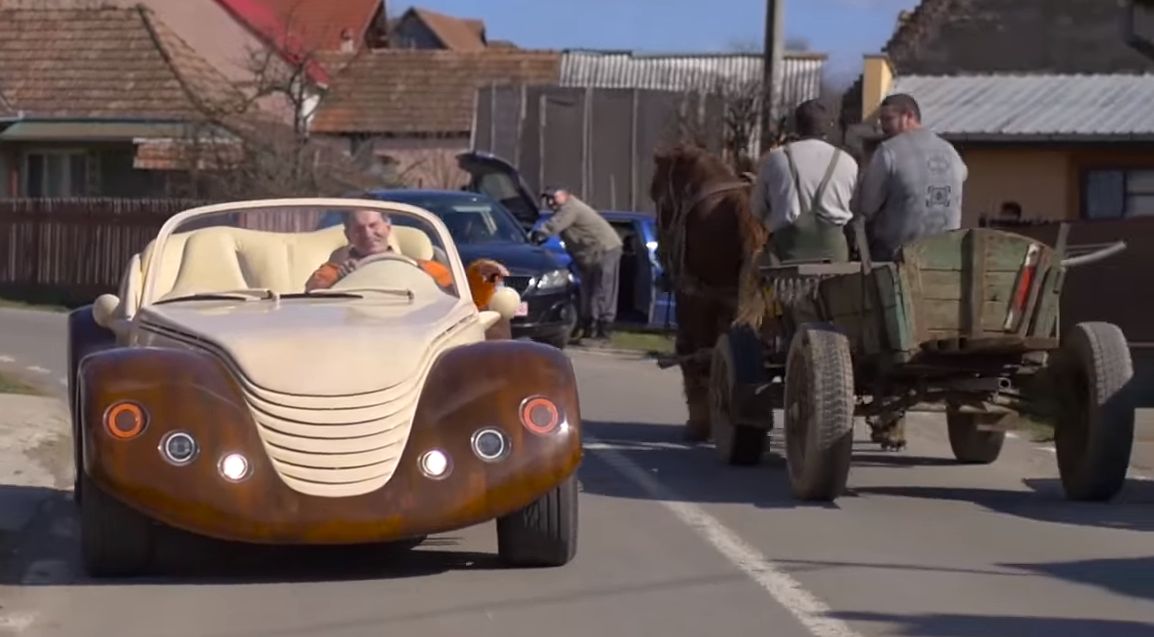 Fából épített luxusautót az erdélyi ács (+VIDEÓ)