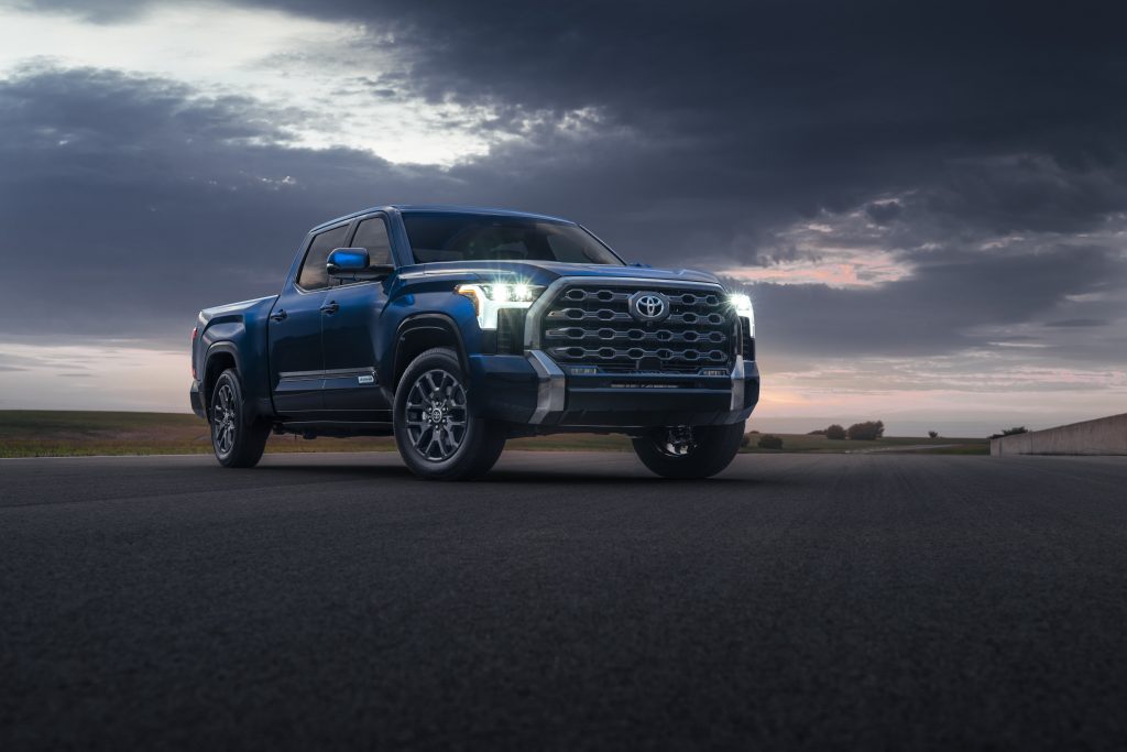 Érkezik a Tundra! - Új hibrid pickupot mutatott be a Toyota
