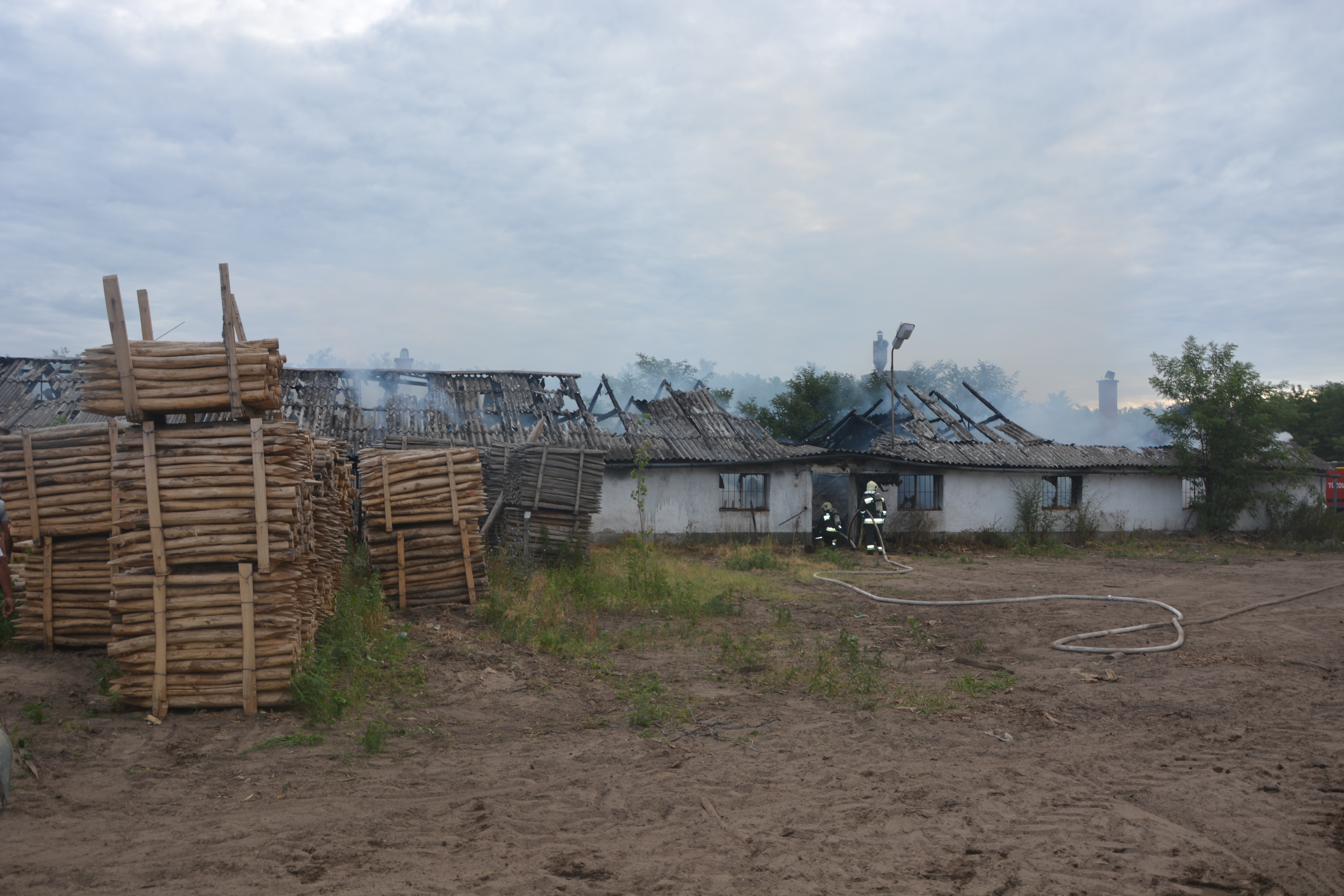 Faipari üzem és raktárépület égett Hajdú-Bihar megyében