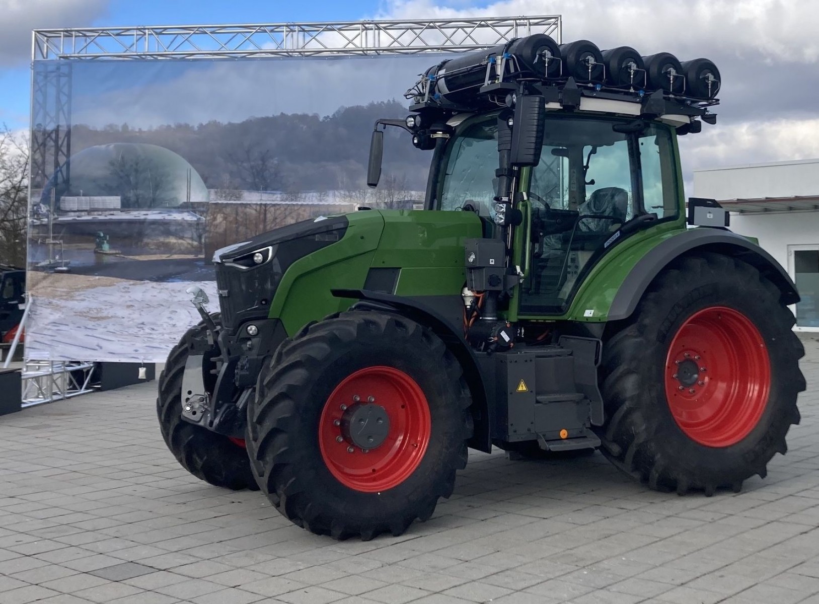 Németországi gazdaságban tesztelik a Fendt hidrogénes traktorját