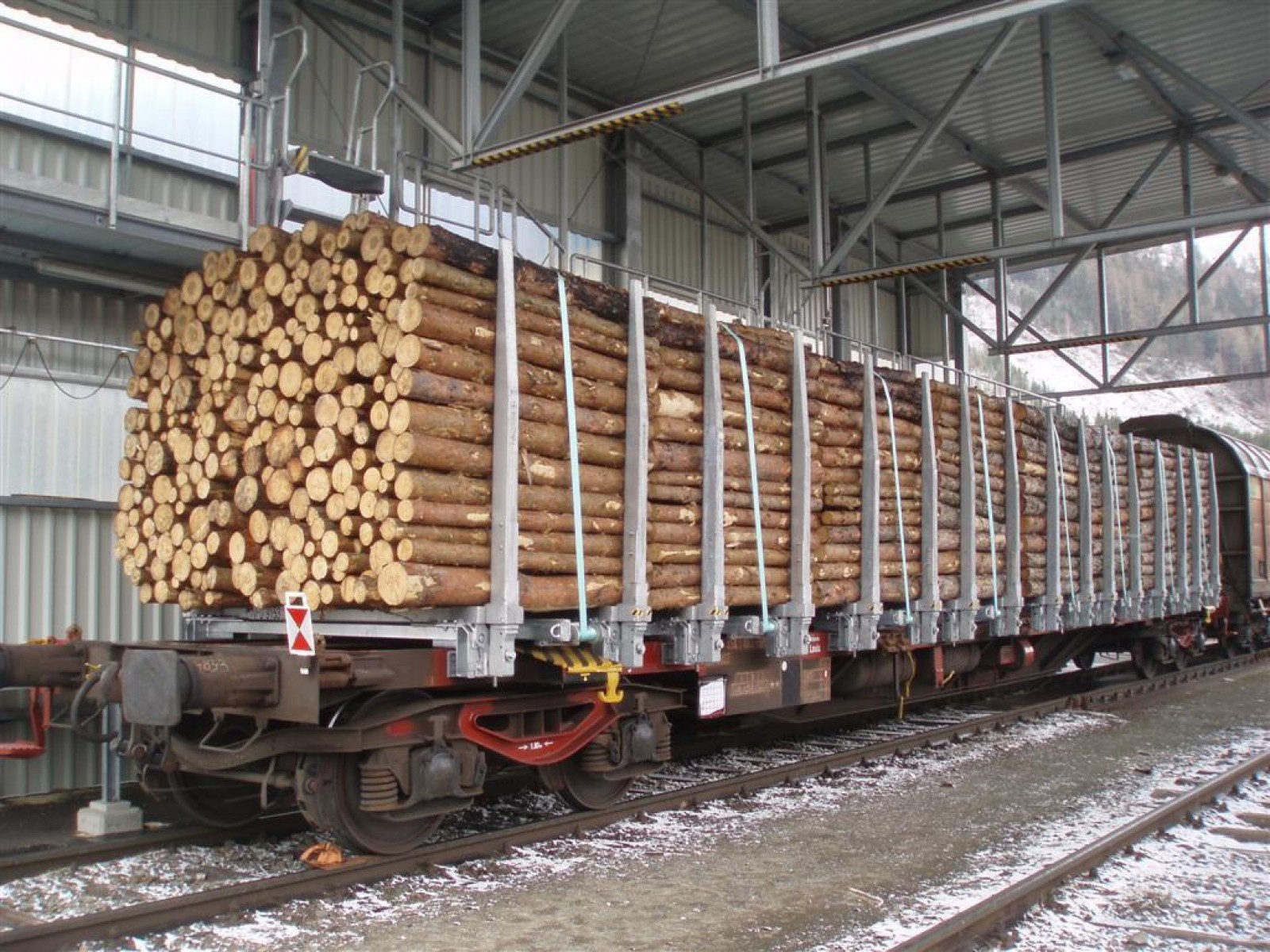 Megduplázza szociális tűzifa fuvarozási kapacitását a Rail Cargo Hungaria