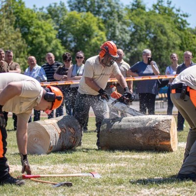 Extrém vastagságú fával küzdöttek meg a versenyzők – A Délbükk 100+ győzött